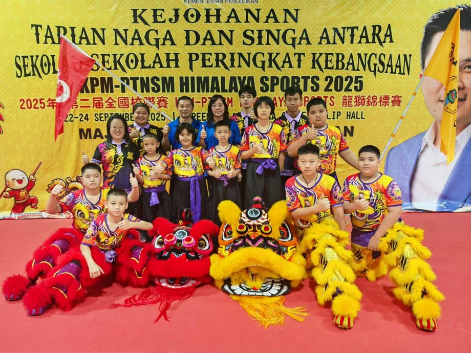 东：巴西马育英华小醒狮团参加“2025年第二届全国校际 KPM-PTNSM HIMALAYA SPORTS 龙狮锦标赛”，在小学组传统南狮规定套路项目勇夺全国亚军！