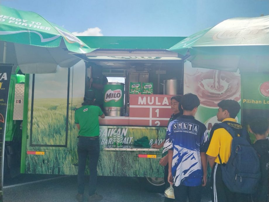 东:年轻人版:北根东姑阿都拉曼中学义卖会