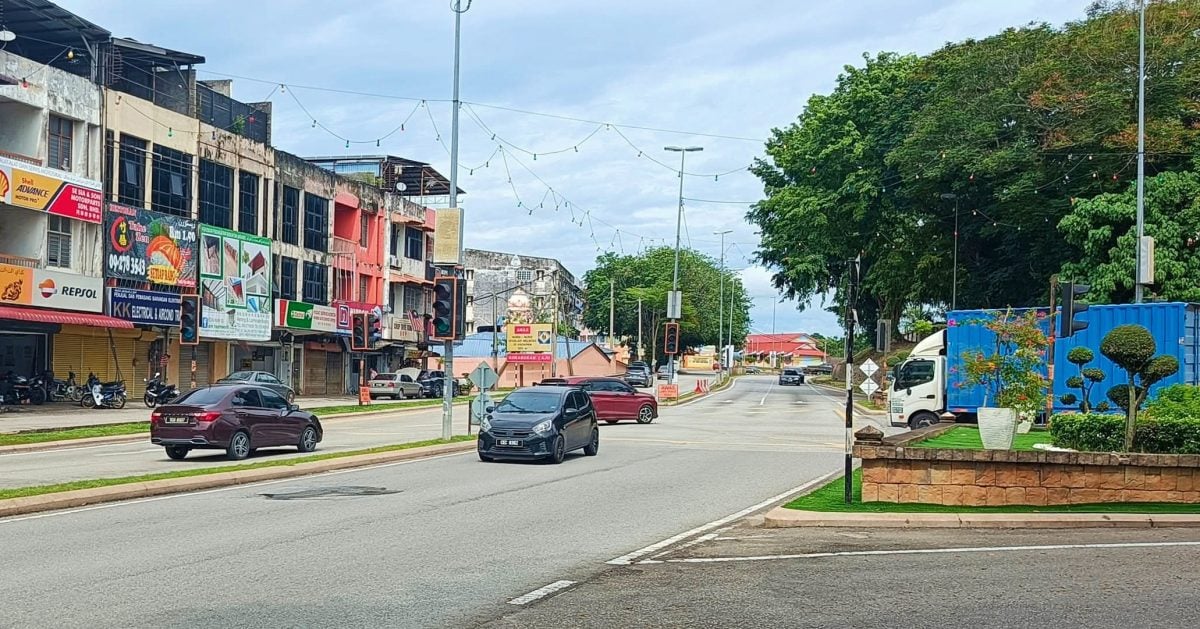东:文德甲中华小学对面交通灯时常雨后失修,市议员商家呼吁工程局关注提升