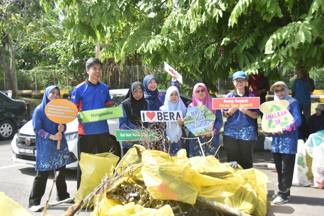 东:百乐公园新添青龙鱼塑像 于绿色计划活动开幕