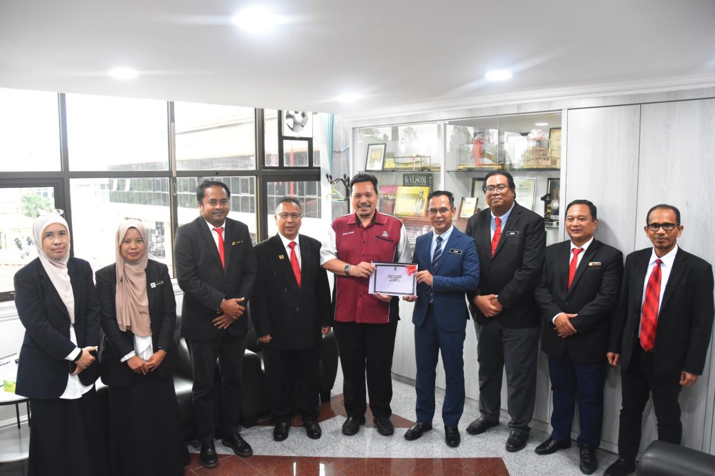 东:百乐县议会新任主席赞里走马上任 阿莫拿欣继续担任县长