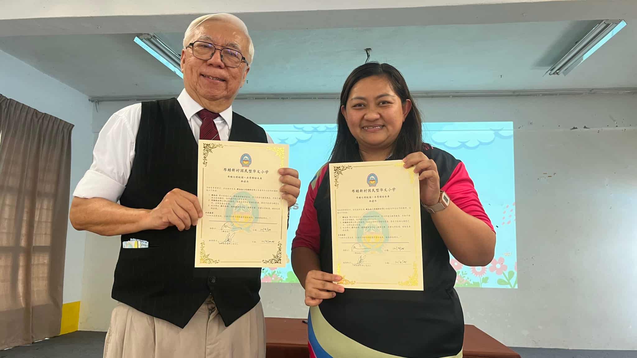 东：话望生布赖新村华小配合 “昌明学生品学兼优计划”，特别邀请全国著名教育推广人“棒叔叔”谢坤校长 到校主持系列讲座。为期2天共举行7场讲座，涵盖学生、教师与家长三大群体，场场座无虚席，获得高度回响。