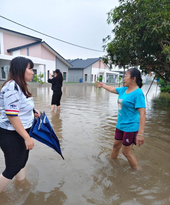 东:豪雨导致多区闪电水灾 州议员促当局设法改善