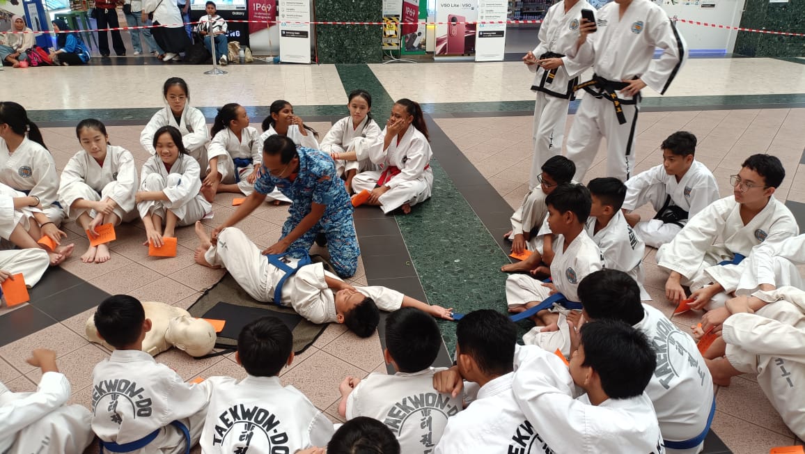 东:(已签发)关丹环球跆拳道公会二合一爱国活动