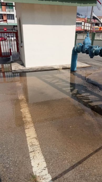 东：（已签发）关丹阿亦布爹中学水管破裂终解决