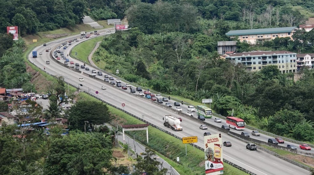 东:(已签发)加叻大道大塞车影响武吉丁宜访客