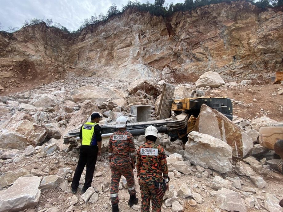 东:(已签发)劳勿采石场工地土崩,神手司机疑遭活埋