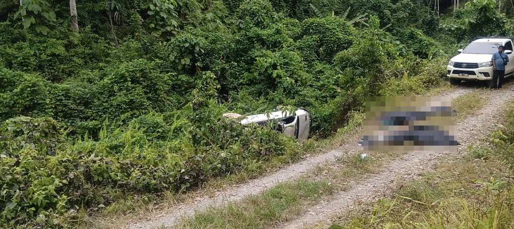 东：（已签发）四驱车下山弯道失控翻覆 2孟加拉男子丧命