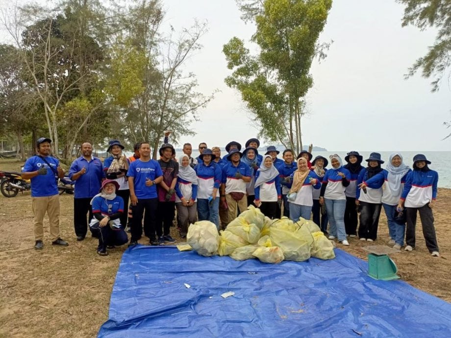 东：（已签发）国家基建公司与彭亨州渔业局日前携手净滩