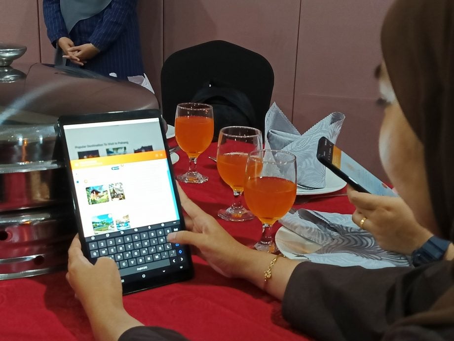 东:(已签发)彭亨推介“Pahang Destina”应用 率先结合AI科技推动智慧旅游