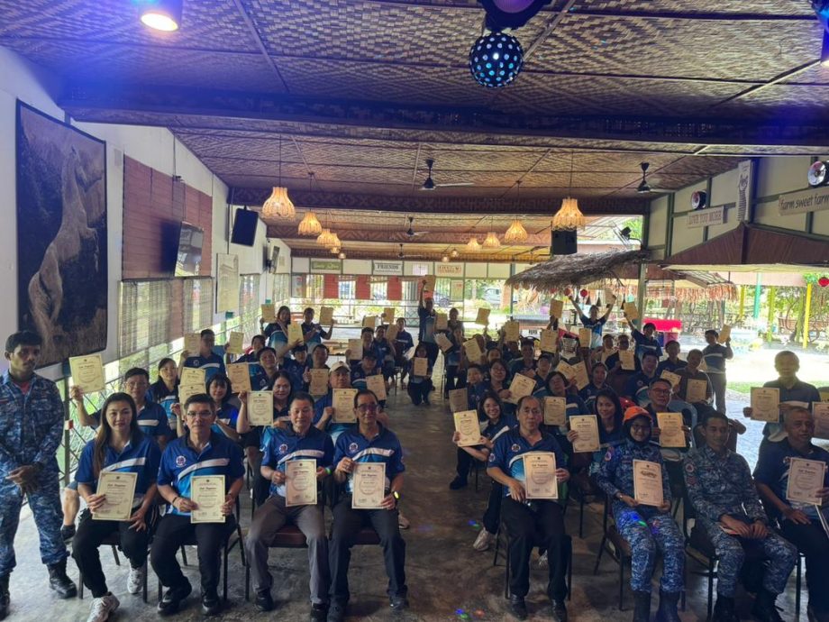 东:(已签发)德总)赈灾特工队训练营圆满结束 约60名完成专业培训