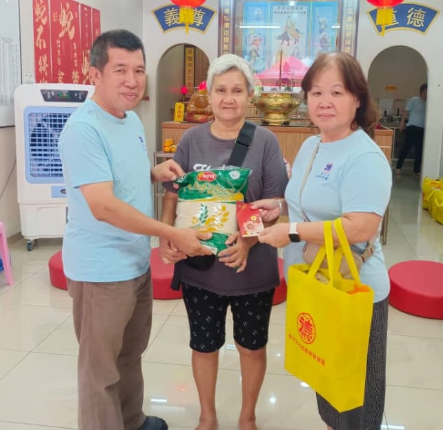 东:(已签发)德教会总会文冬紫觉阁布施27受惠者