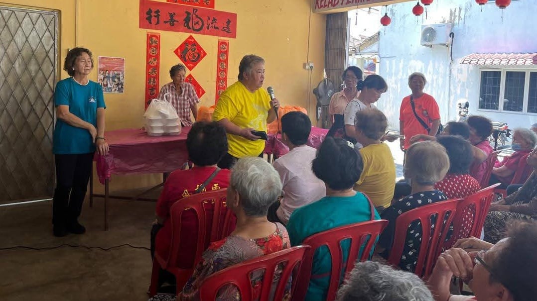东：（已签发）文冬雀友俱乐部将通过活动提醒长者的防范意识