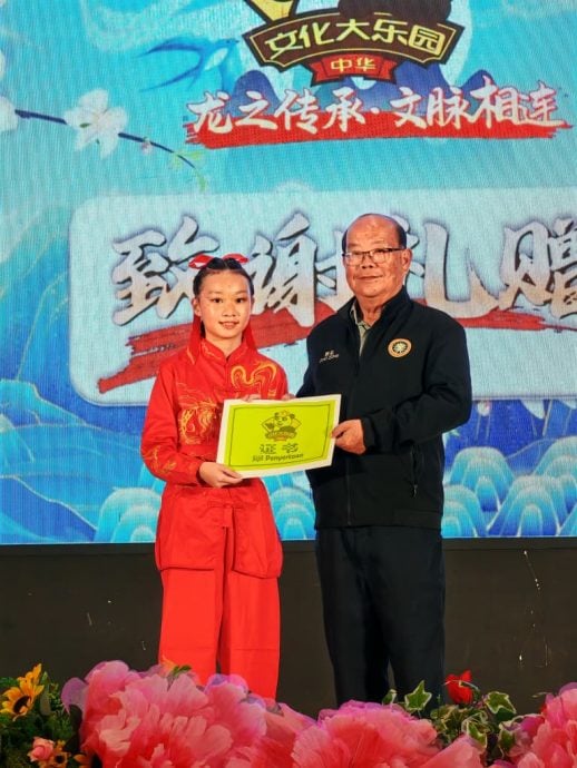 中华文化大乐园霹闭营仪式 800师生家长参与