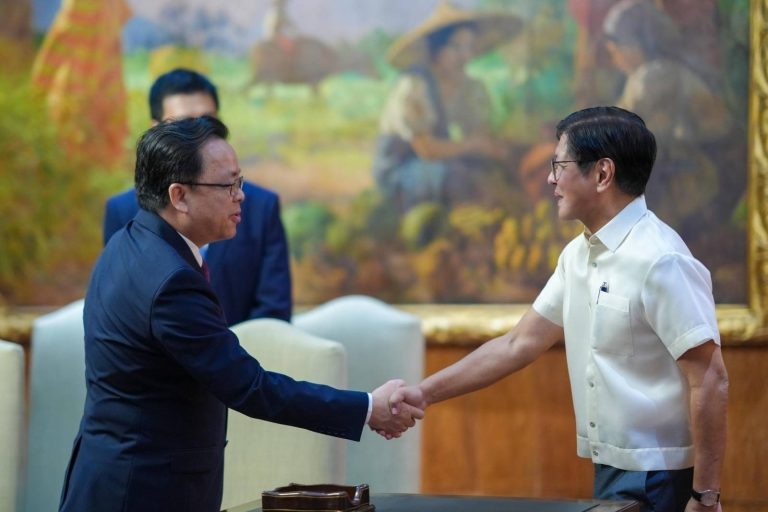 中国大使辞行拜会菲总统 盼两国推动关系重回正轨