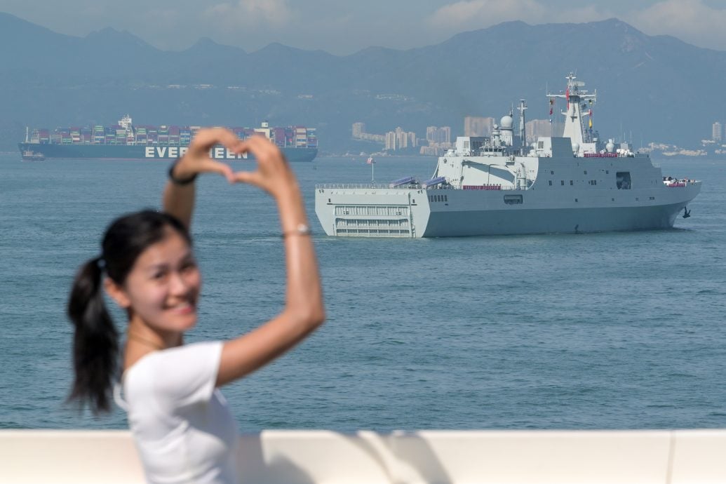 中国海军戚继光舰、沂蒙山舰抵港 周三开放参观