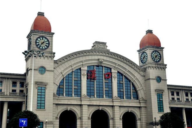 中国铁路国庆中秋连假车票开卖 预计载送2.19亿人次