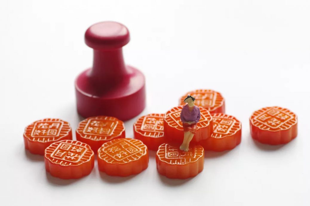 中秋十一长假将至 中纪委：不得违规收送月饼