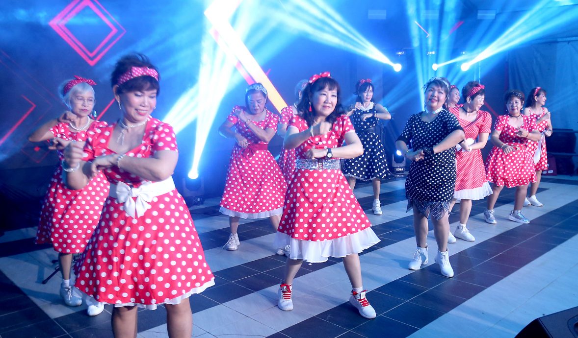 中秋晚会 提灯游行人数破纪录 李存孝:兵如节已成品牌