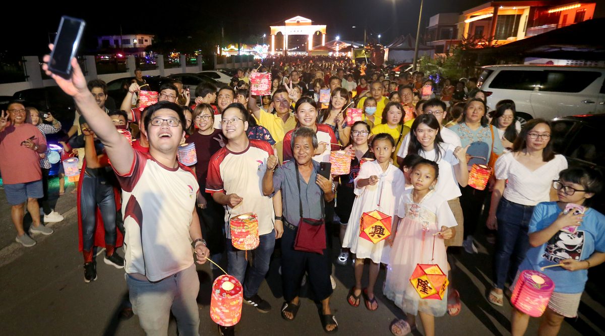 中秋晚会 提灯游行人数破纪录 李存孝:兵如节已成品牌