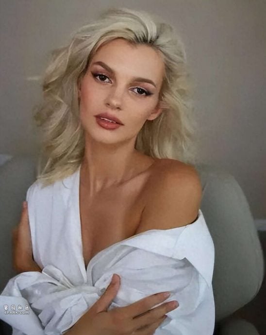 乌克兰正妹在美遭随机刺杀 父因战火受困面无法出席丧礼