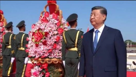 习近平出席烈士纪念日 向人民英雄敬献花篮