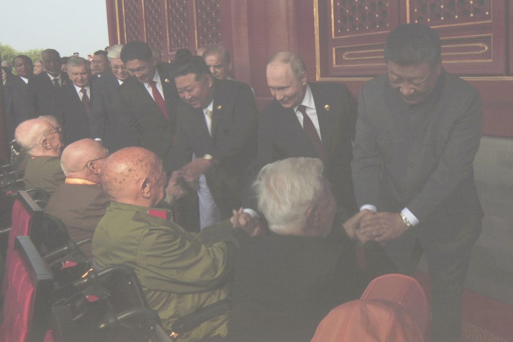 习近平普汀金正恩齐登天安门城楼同框