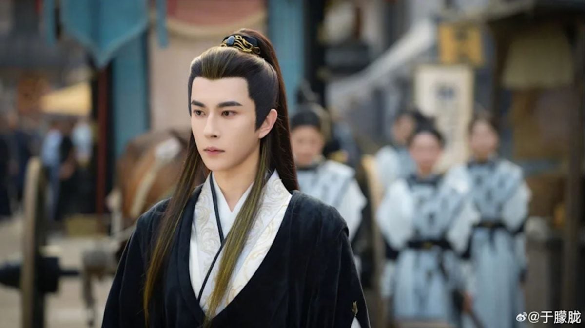 于朦胧坠楼窗户现抓痕 网列疑点求彻查