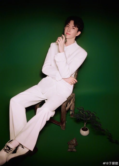 于朦胧惊传跳楼身亡 粉丝喊快出来辟谣