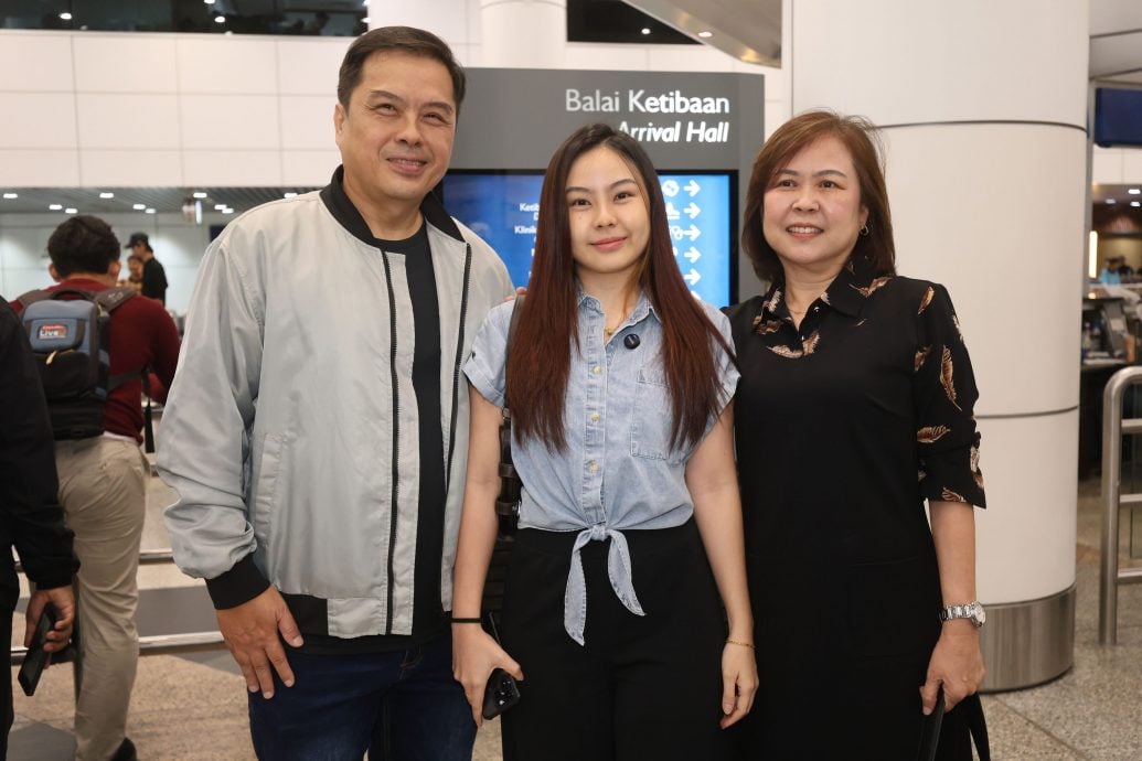 从顽童到世界冠军  父母为杜依蔚自豪