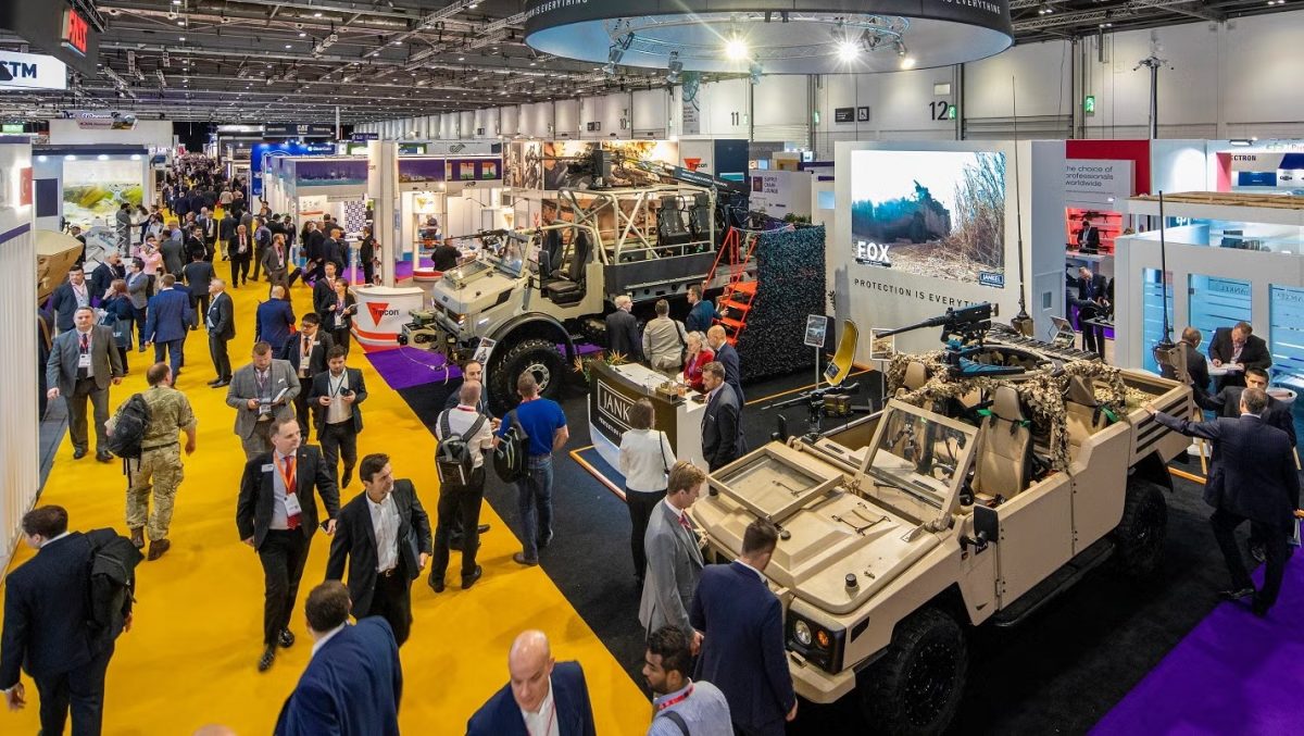 以色列争议阴影下 伦敦武器装备展开幕