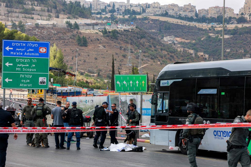 以色列耶路撒冷惊传恐攻 2枪手登公车扫射至少4死15伤