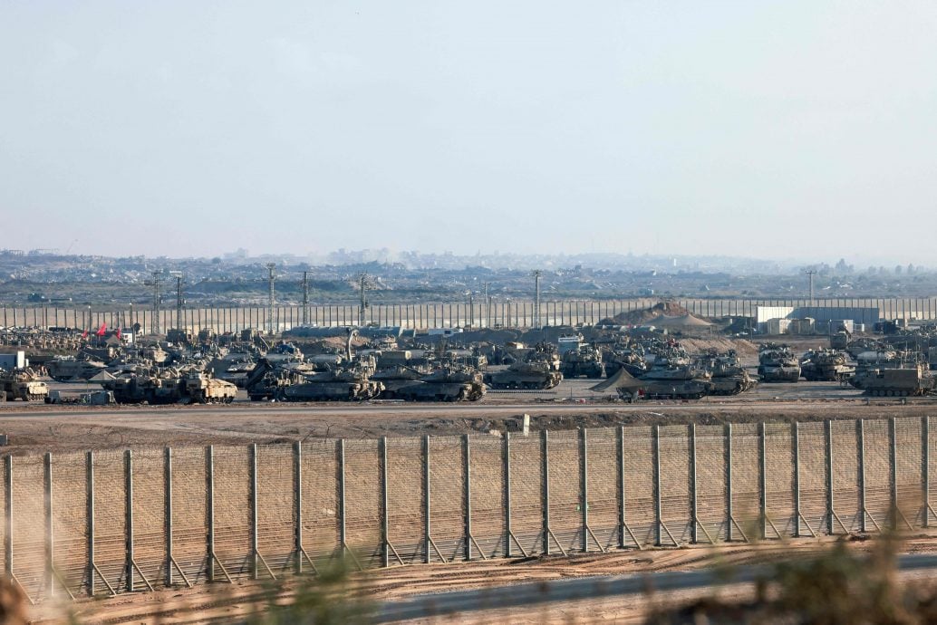 以色列防长:加沙地带遭彻夜空袭后“陷入火海”