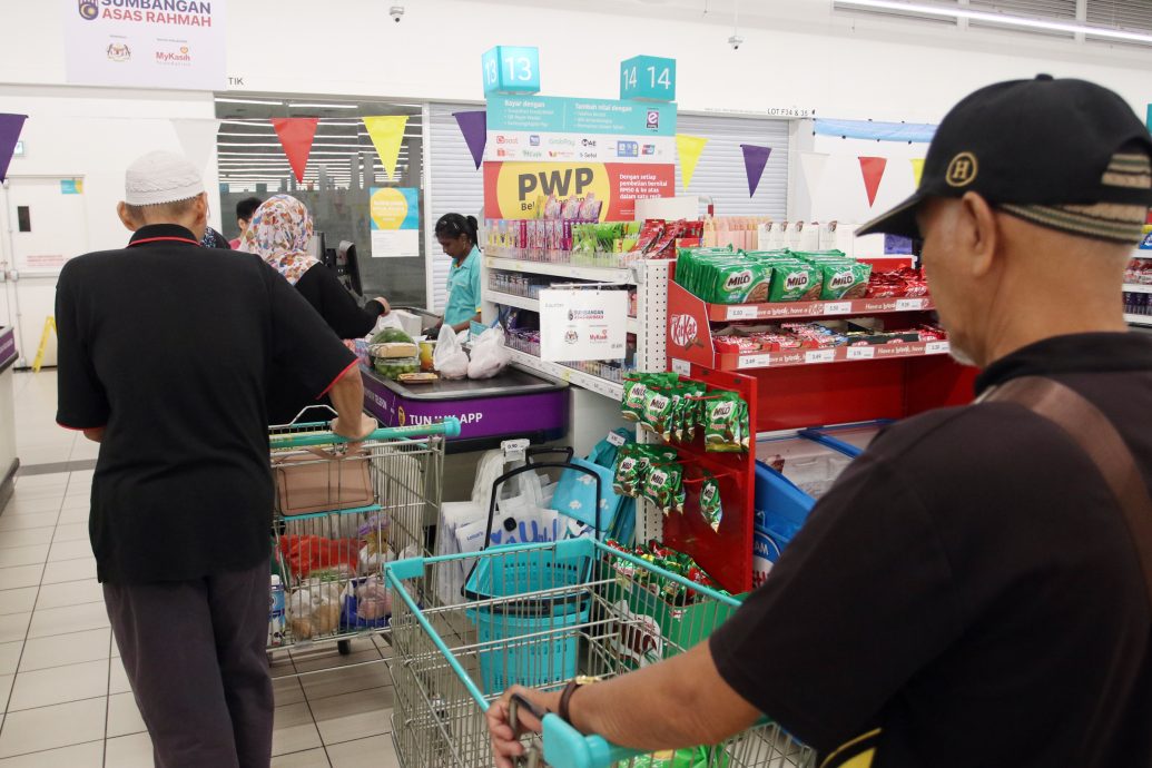 供星洲网/100援金热潮 商场涌人潮 系统依然频出状况