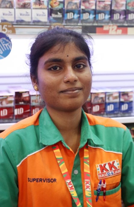 供星洲网/100援金热潮 商场涌人潮 系统依然频出状况