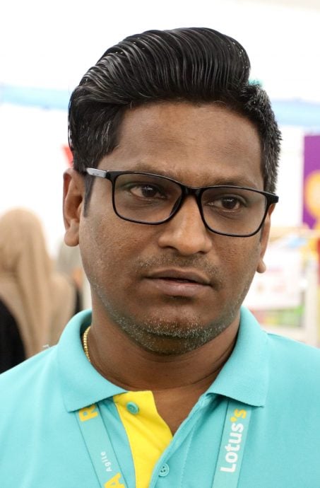 供星洲网/100援金热潮 商场涌人潮 系统依然频出状况