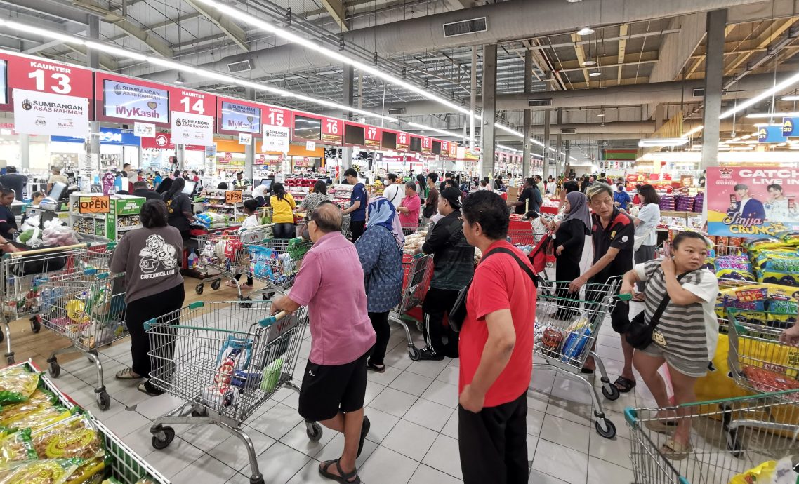 供星洲网/100援金热潮 商场涌人潮 系统依然频出状况