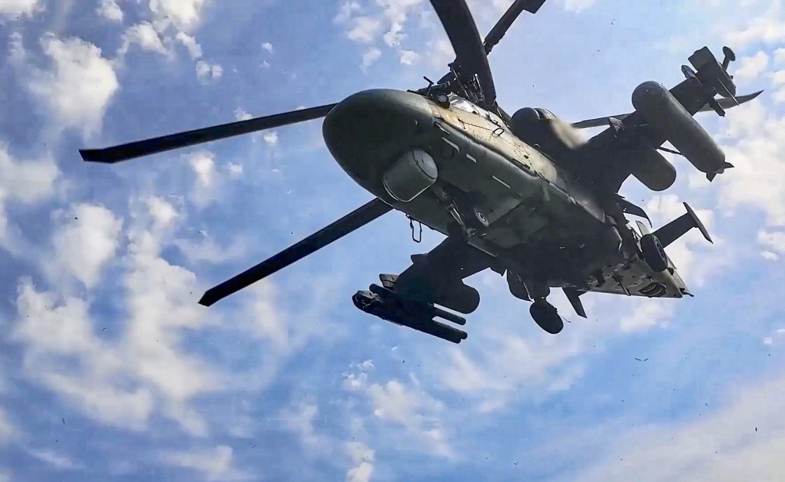 俄军机携高超音速导弹在演习期间飞越巴伦支海