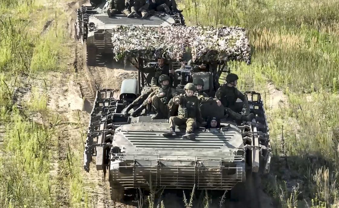 俄军机携高超音速导弹在演习期间飞越巴伦支海
