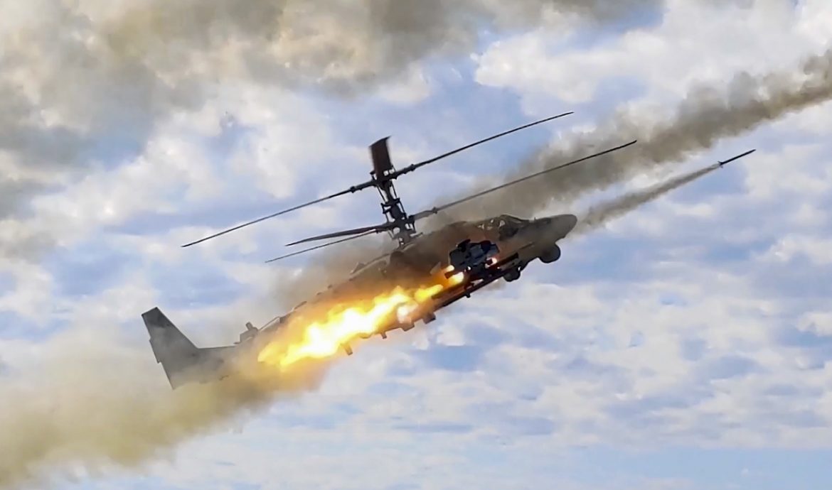 俄军机携高超音速导弹在演习期间飞越巴伦支海