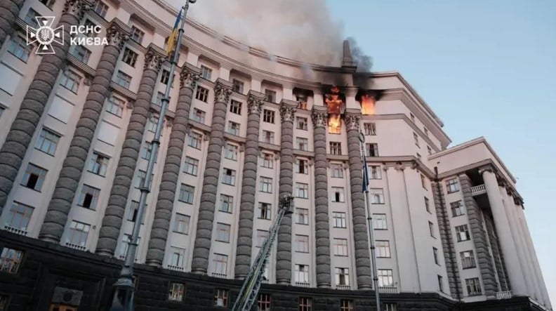 俄对乌发动历来最大规模空袭 政府大楼着火3死