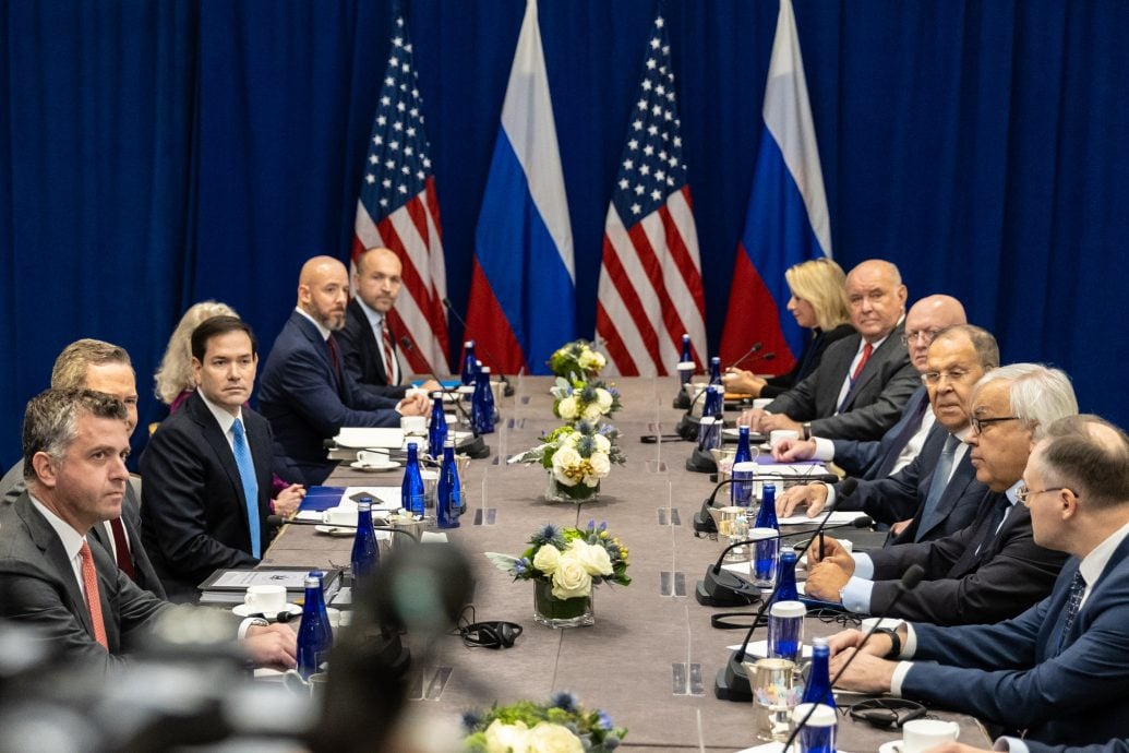 俄美外长会晤重申寻求和平解决乌克兰危机