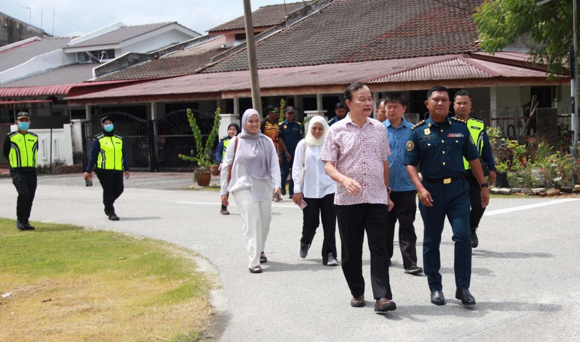 倪可汉联合执法人员 爱大华检举违法焚烧活动