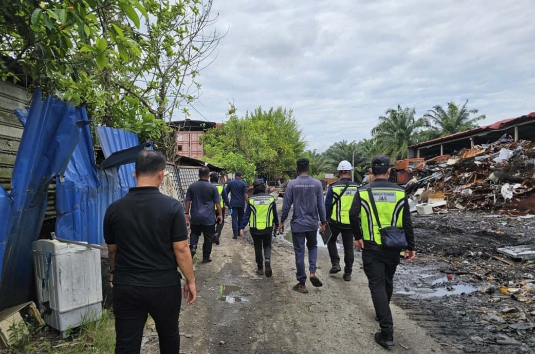 倪可汉联合执法人员 爱大华检举违法焚烧活动