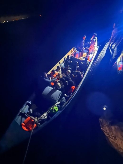 偷渡客被森甲海事执法机构扣捕