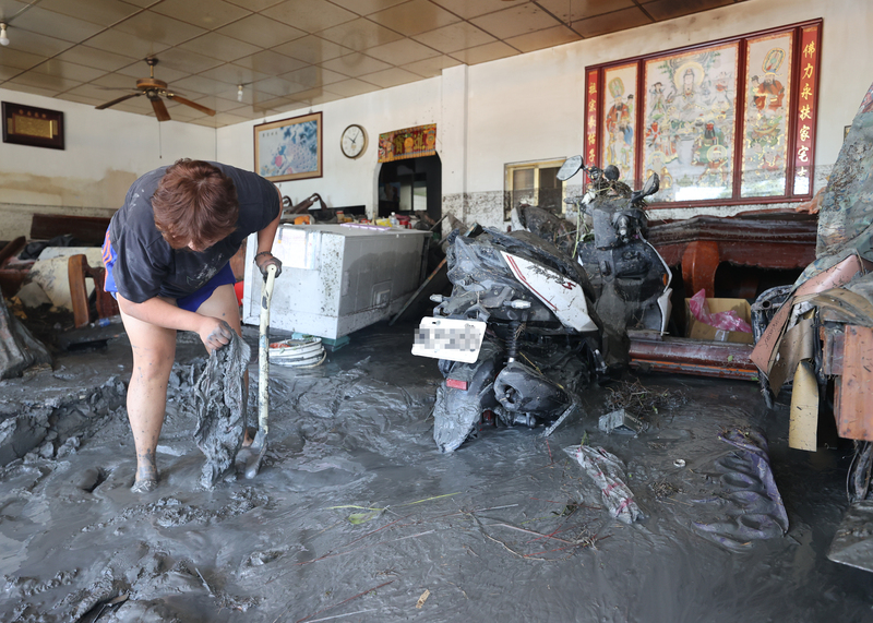 光复灾民含泪回应网民指责： “不是不走，是没接到通知”