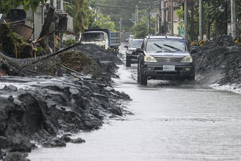 光复灾民含泪回应网民指责： “不是不走，是没接到通知”