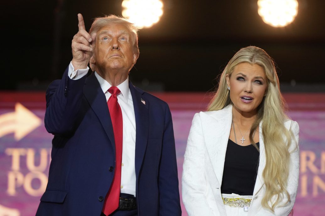 克、特朗普同框出席柯克追悼会 特朗普称柯克是“一个时代的巨人”