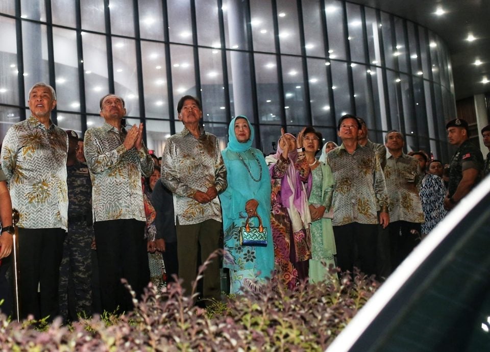 (全国版)安华主文: 马来西亚日