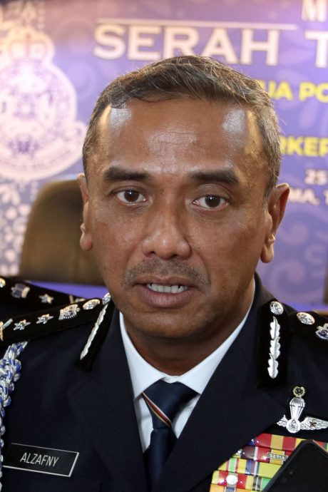 全国版/轿车坠河2童亡 警方怀疑有内情而逮捕双亲，以谋杀角度展开调查